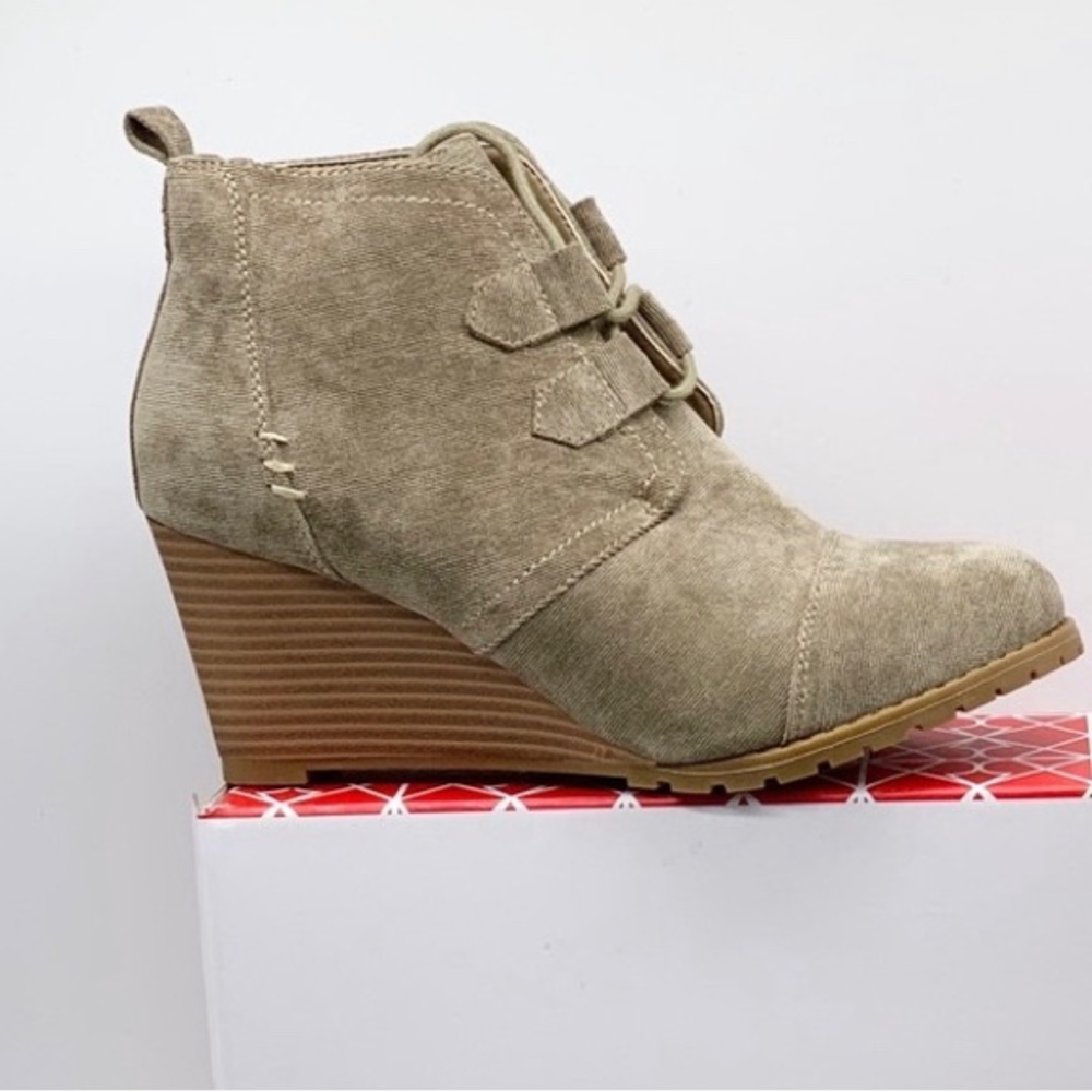 EUC- RAMPAGE ‘Krispy’ Wedge Heeled Ankle Boots